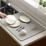 tapis cuisine silicone gris rayures ondulées moderne antidérapant assiettes cuillères verres bols