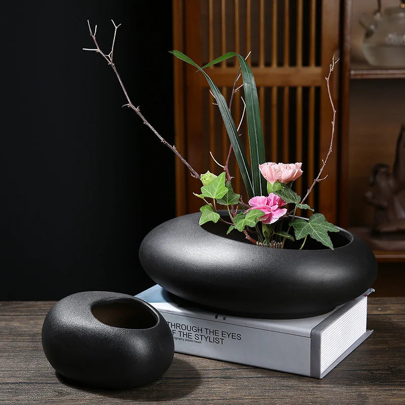 vase moderne céramique noir mat fleurs artificielles rose vert décoration table chambre maison