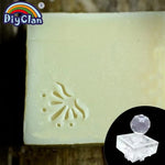 savon artisanal blanc motifs floraux gravés texture granuleuse traditionnel sans anse utilisation