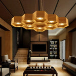 lumière suspendue bois clair nid d'abeille hexagonal modernes led câbles argentés structure géométrique