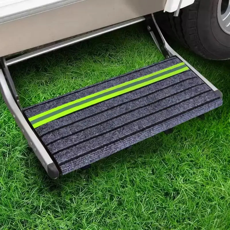 tapis d'accès gris foncé rayures horizontales clips noirs antidérapant moderne camping car vert fluo