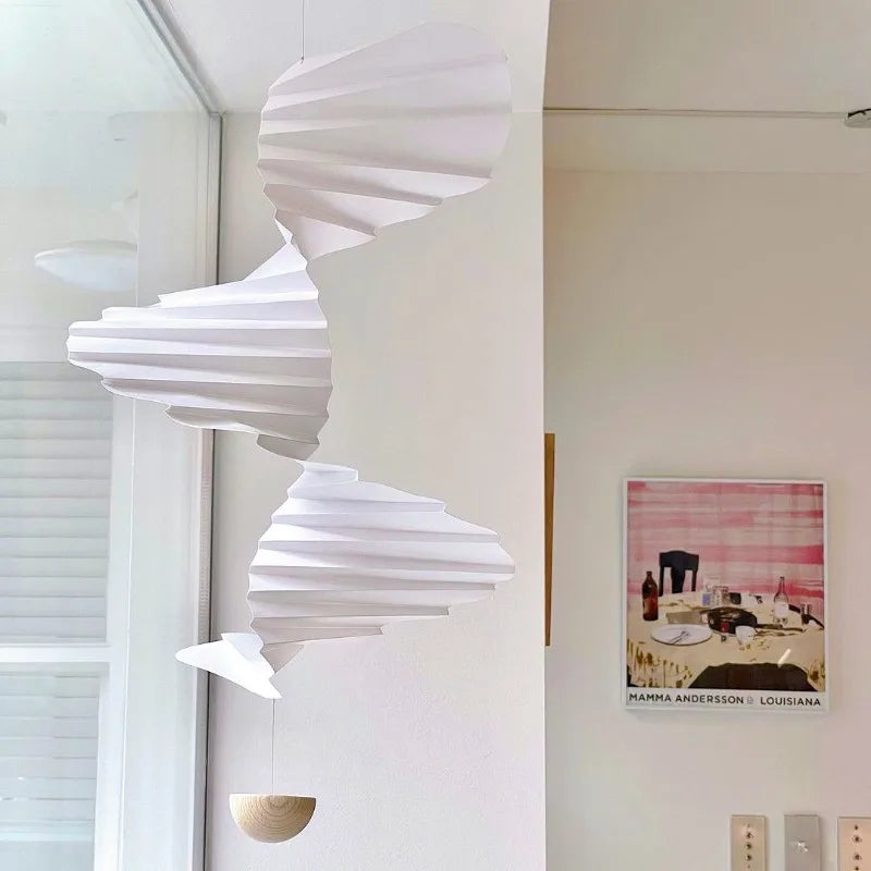 décoration intérieure mobile papier plié blanc ondulé minimaliste suspension fil scandinave