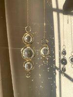 décoration murale boho chic or blanc translucides motifs soleils chambre cascade