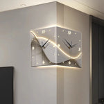 Horloge murale moderne dans une chambre à coucher décorée