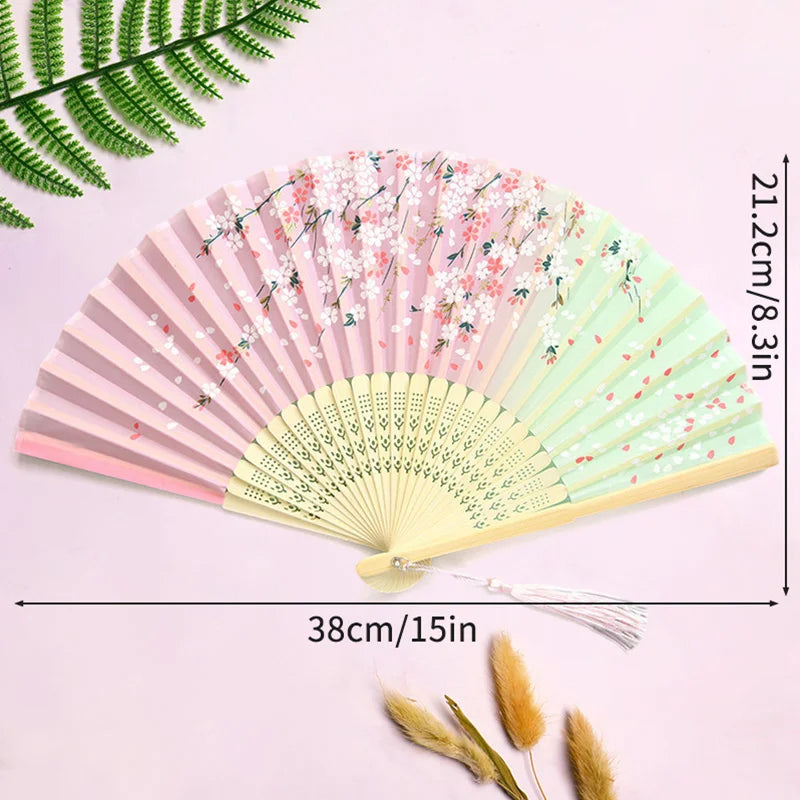 éventail pliant traditionnel bambou motif fleurs cerisier pompon mariage élégant