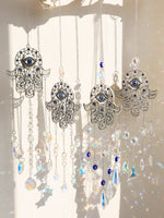 décoration jardin boho hamsa cristal prismes bleu argent transparent lumière capturante