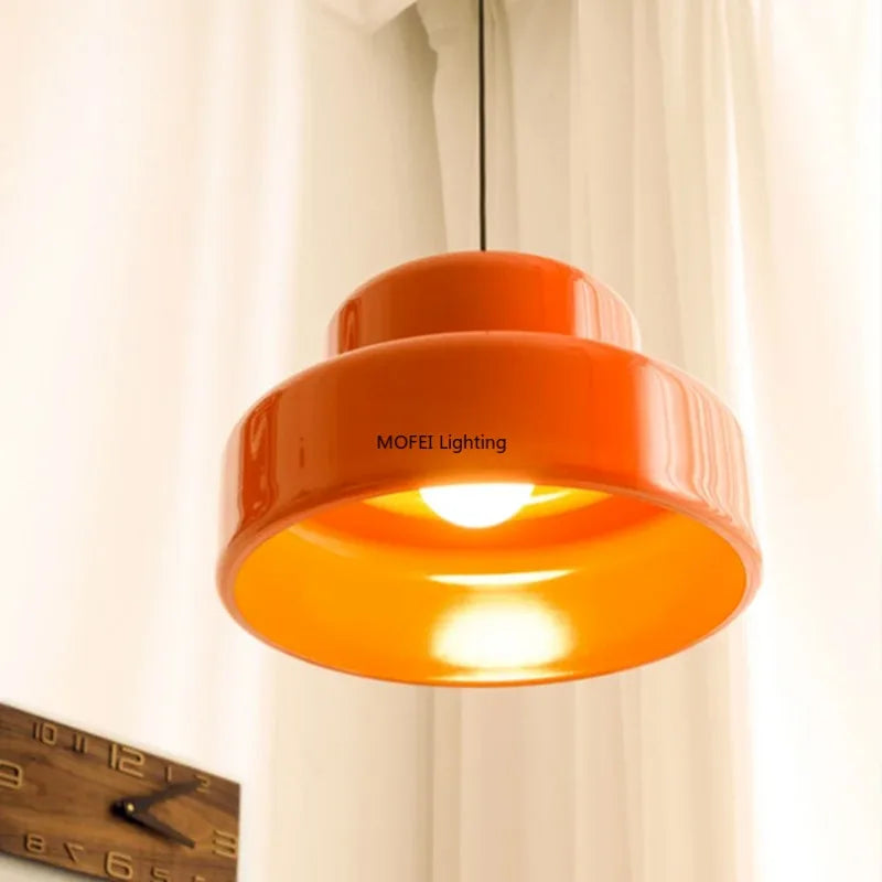 lampe suspendue moderne orange brillante salon chambre intérieur éclairage contemporain métal