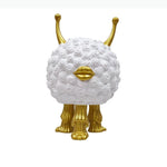 statuette décorative créature fantastique blanc or argent bleu magenta motif floral texture organique vase