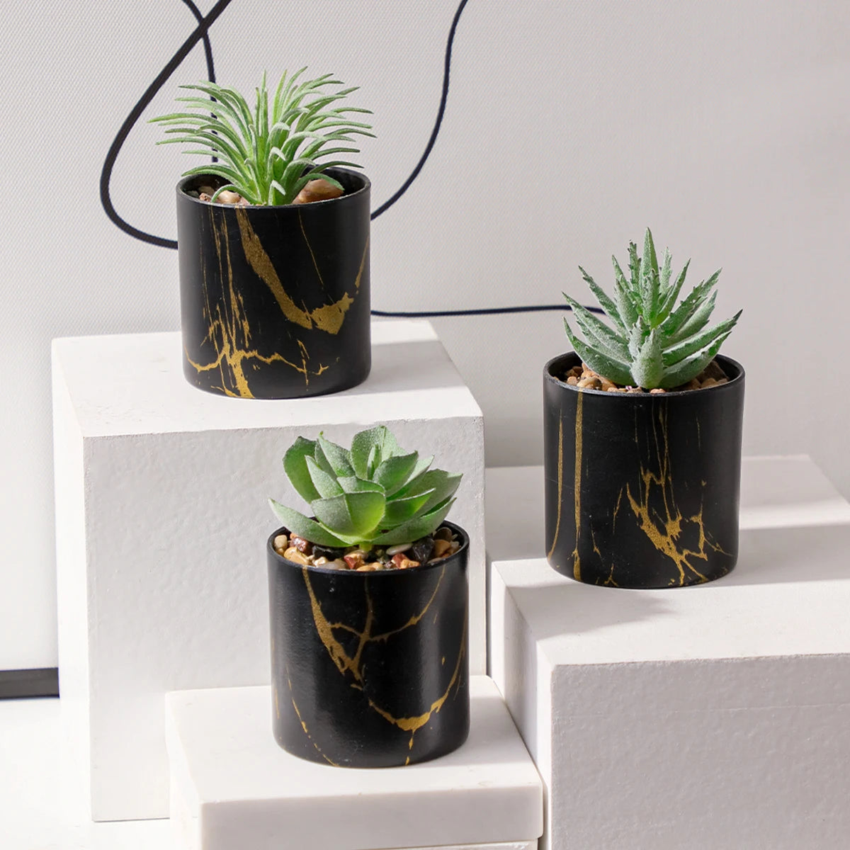 plantes succulentes artificielles marbre noires veines dorées pots modernes élégants décoration intérieure pièces