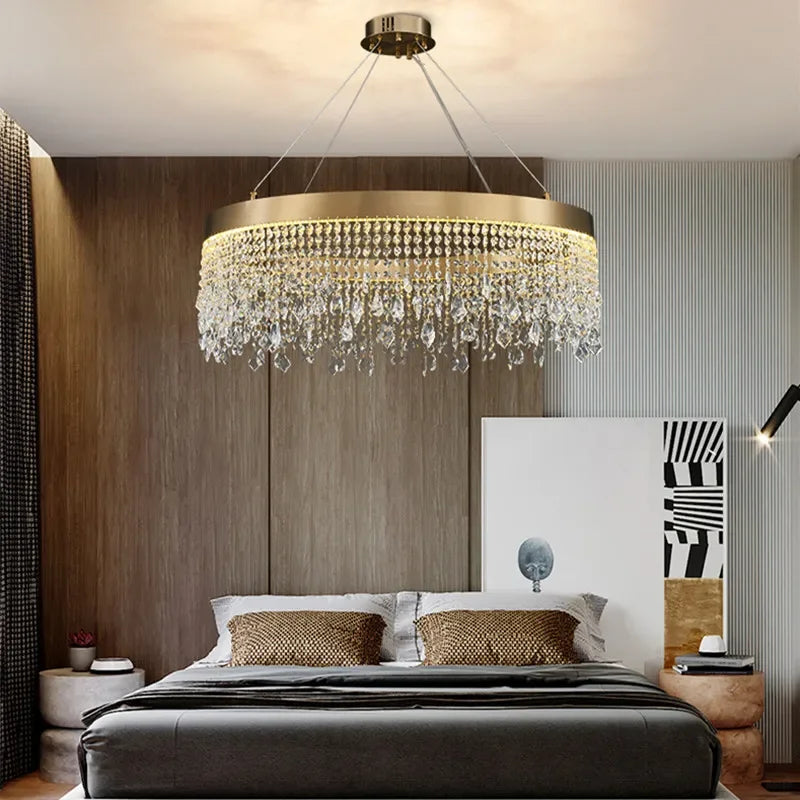 chandelier cristal moderne doré suspension cristaux prismes luxueux transparent multiples formes