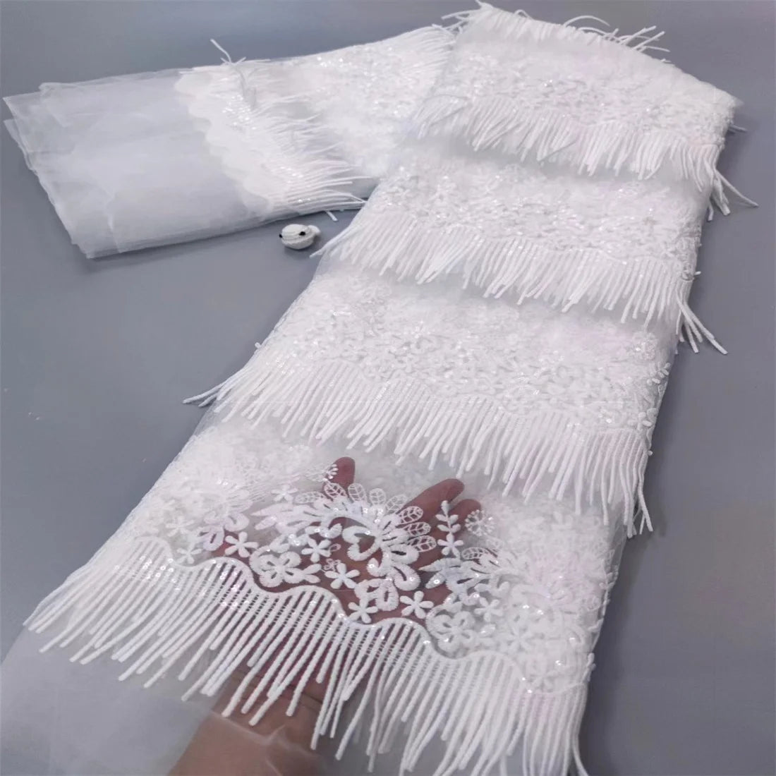 dentelle blanche brodée fleurs motifs floraux tissu coton mariage opaque simple