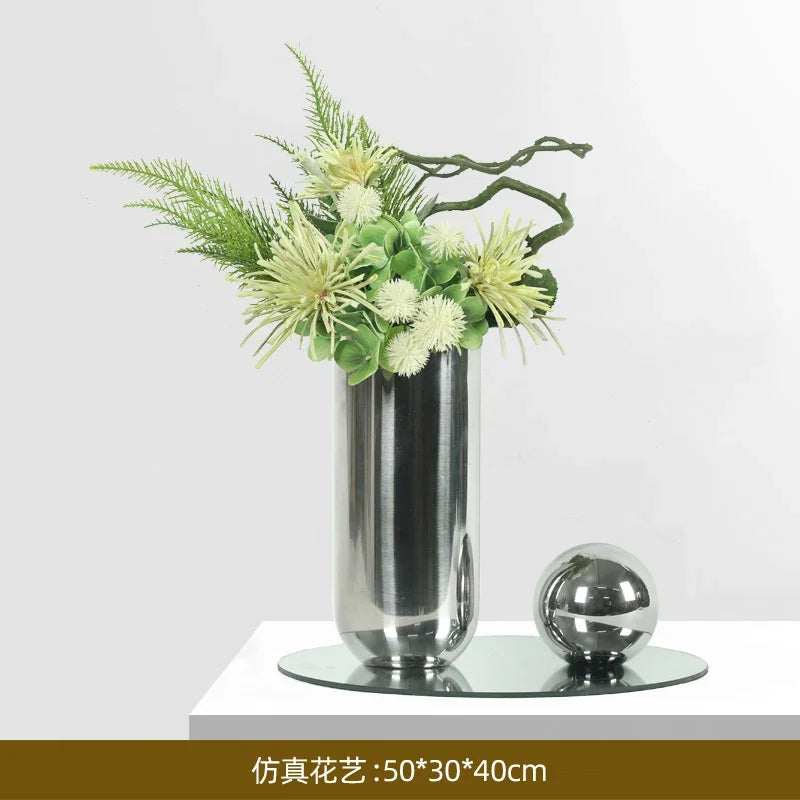 vase moderne argenté brillant fleurs artificielles blanches vertes décoration maison