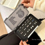 boîte rangement boucles oreilles noire grise texture fine pratique clips bijoux organiser