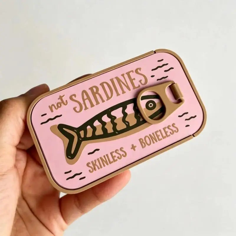 boîte sardines décorative poisson stylisé not sardines skinless boneless rose bleu blanc