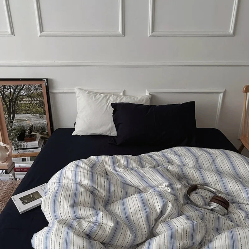 linge lit coton rayures horizontales drap housse taies oreillers moderne blanc bleu gris maison
