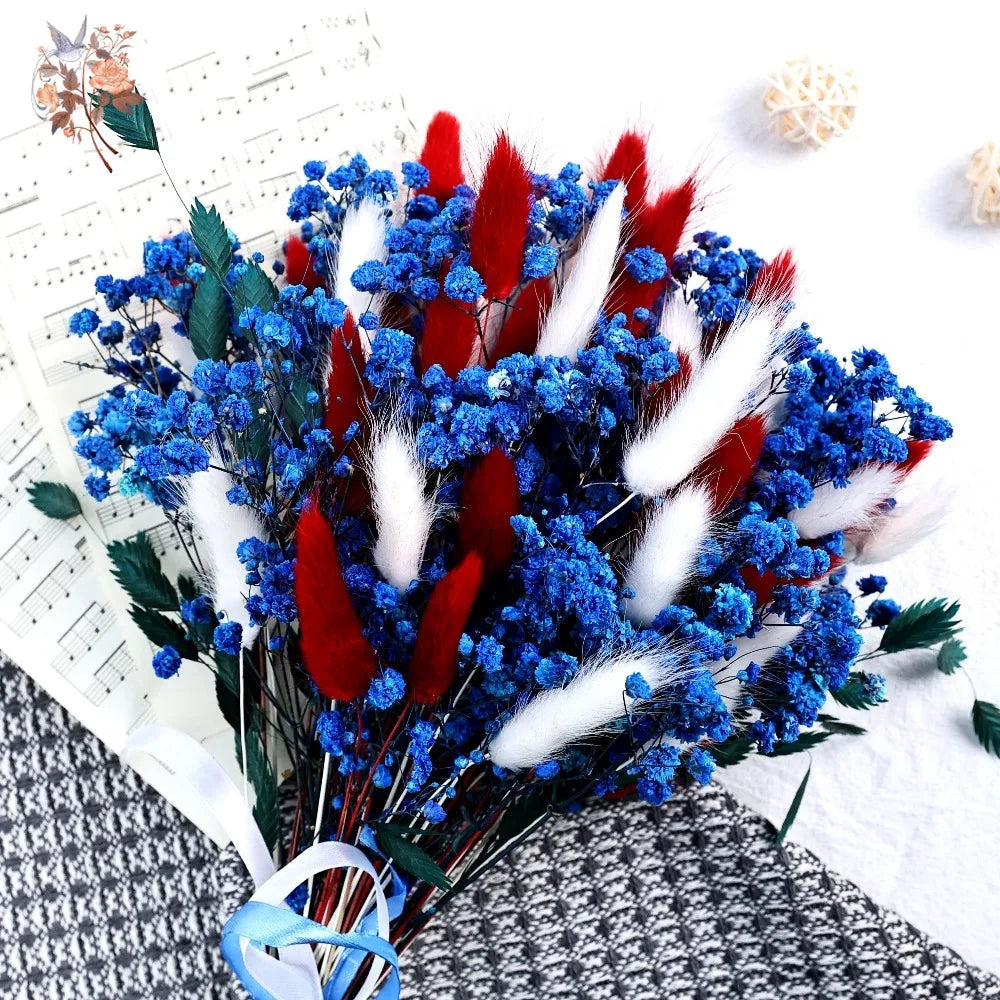 bouquet dried flowers rouge blanc bleu vert feuilles fleurs plumes ruban bleu naturel rustique