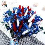 bouquet dried flowers rouge blanc bleu vert feuilles fleurs plumes ruban bleu naturel rustique