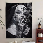 toile d'art contemporaine femme tatouages croix fumée noir blanc clips adhésif 60x90cm 70x115cm 80x130cm