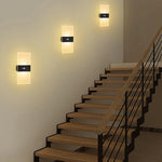 lampe murale moderne rechargeable led détecteur mouvement blanc noir aluminium usb