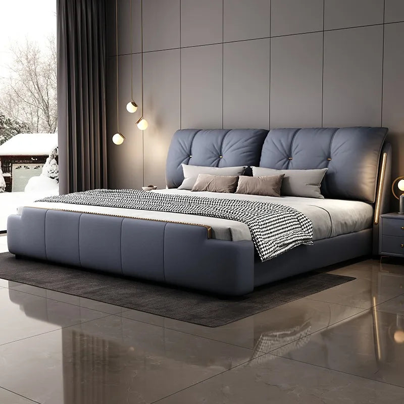 lit moderne tête lit capitonnée blanc crème oreillers couverture carreaux
