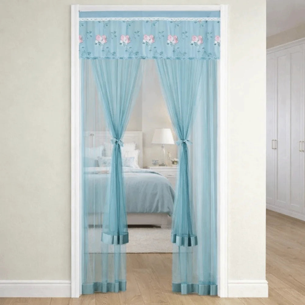 rideau porte décoration floral violet bleu rose blanc plissé brodé frangé translucide autoagrippant