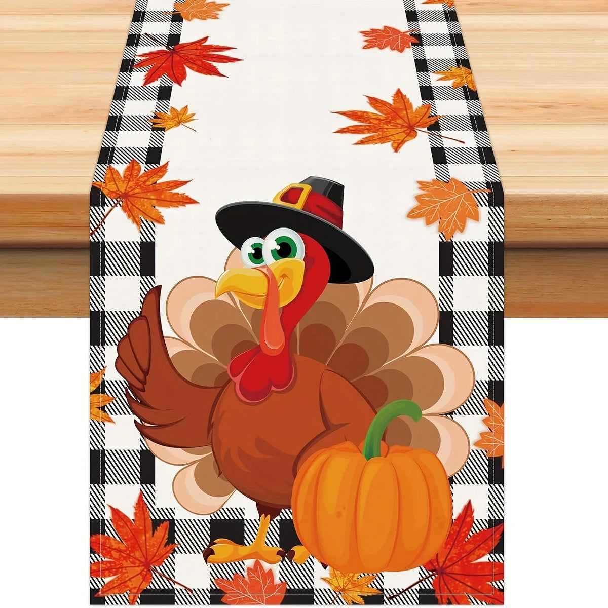 Illustration d'un dindon de Thanksgiving avec un chapeau de pèlerin, entouré de feuilles d'automne oranges et d'une citrouille sur un fond à carreaux.