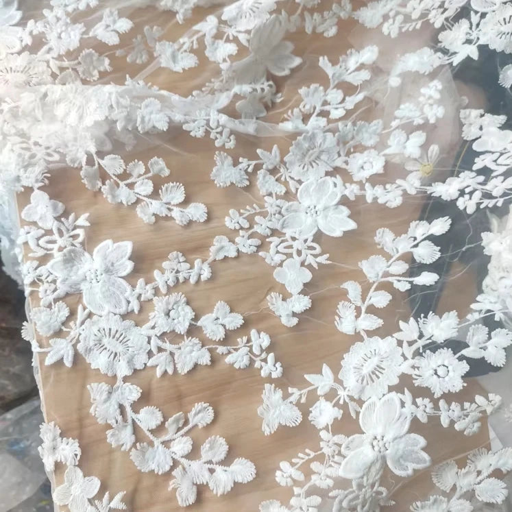 tissu dentelle fleurs feuilles polyester nylon blanc motifs relief translucide
