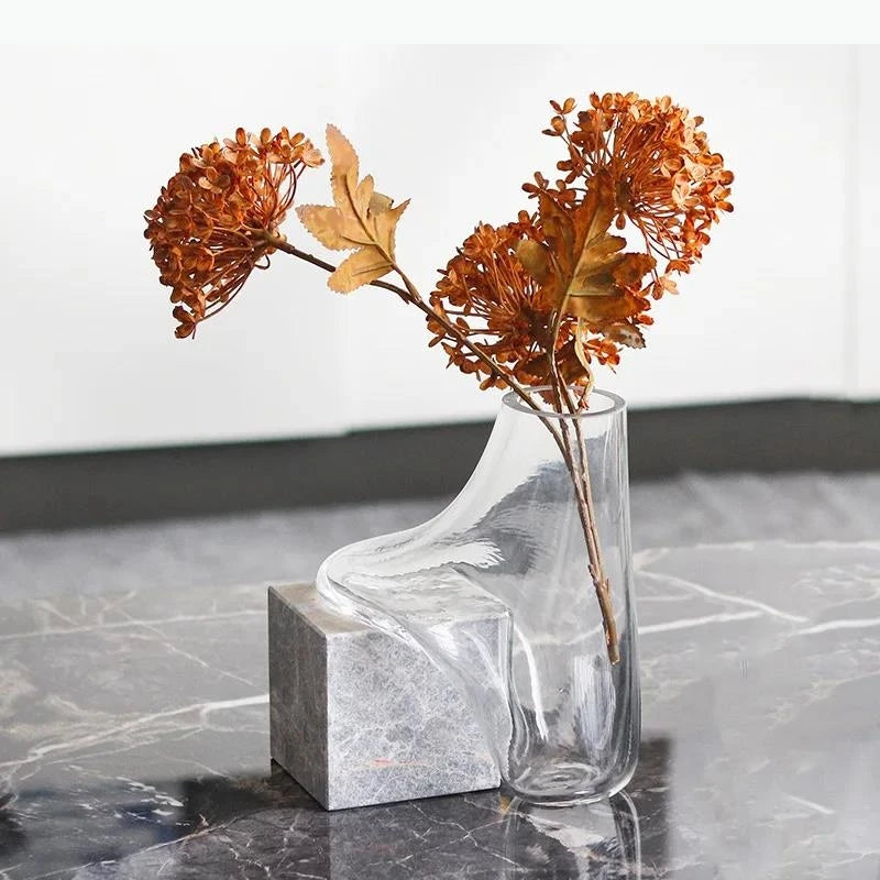 vase transparent moderne fleurs séchées base marbre gris rose décoration intérieure contemporaine asymétrique élégante