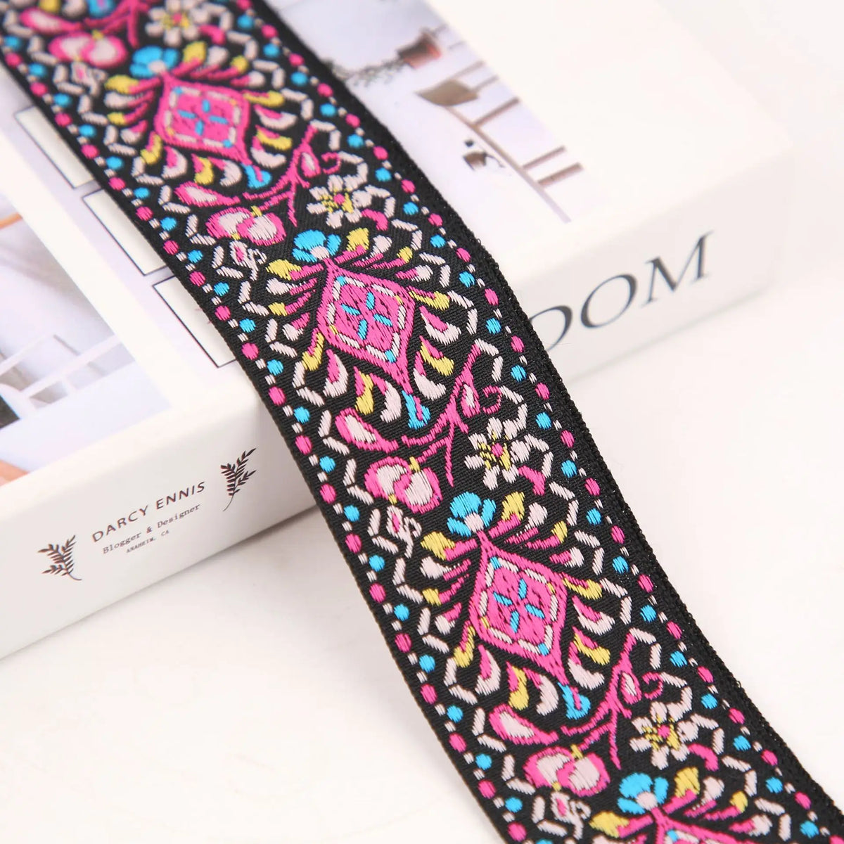ruban décoratif floral ethnique polyester largeur 1.5 pouces rouge noir bleu rose jaune vert
