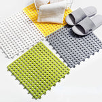 tapis salle bain modulable perforations texturées moderne jaune vert gris fixations noires éléments