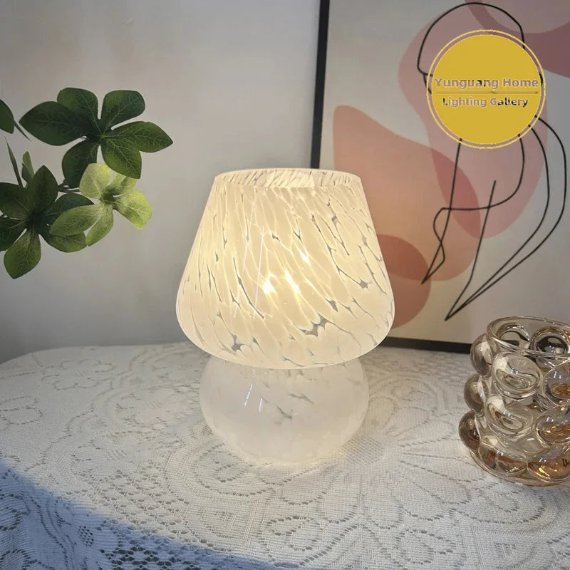 lampe poser contemporaine marron blanc jaune texture marbrée motifs géométriques opacité minimaliste
