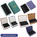boîtes cadeaux cachets cire bleu vert marron classiques fermoirs magnétiques doublure mousse noire