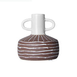 vase céramique moderne brun rougeâtre lignes blanches texture rugueuse minimaliste