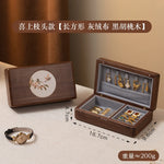 boîte bijoux bois foncé classique gravure fleurs bouton doré anneaux boucles oreilles bracelets tissu