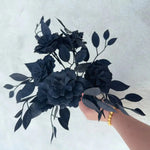 décoration intérieure moderne bouquet artificiel noir feuilles roses stylisées table maison événement party