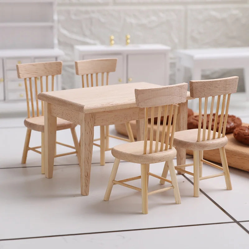 meubles miniatures maison poupée table chaises blancs portraits plantes classiques