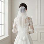 voile mariée dentelle fine blanc ornements floraux translucide classique peigne métallique élégante bride