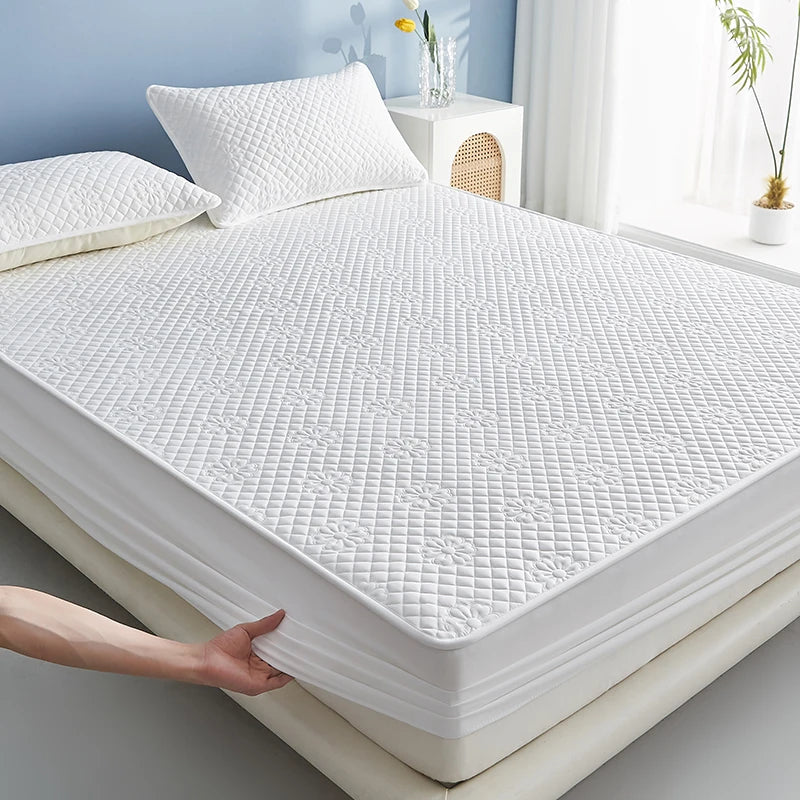 Housse de matelas imperméable en position sur un matelas