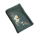 serviettes thé brodées fleurs blanches coton marron vert foncé bleu marine bordeaux traditionnel