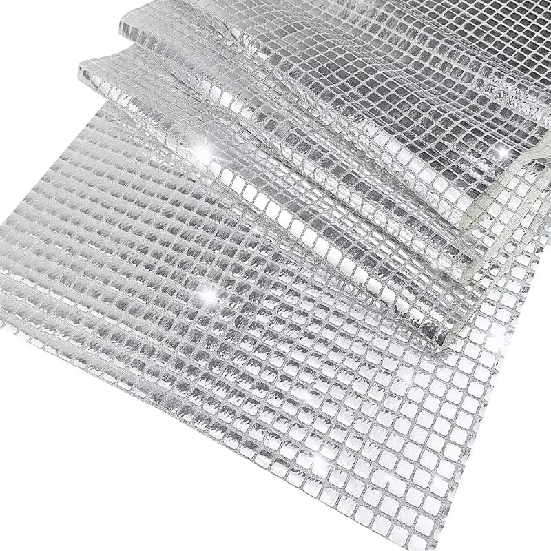nappe festive brillante effet miroir argenté blanc table anniversaire carnaval mariage coachella