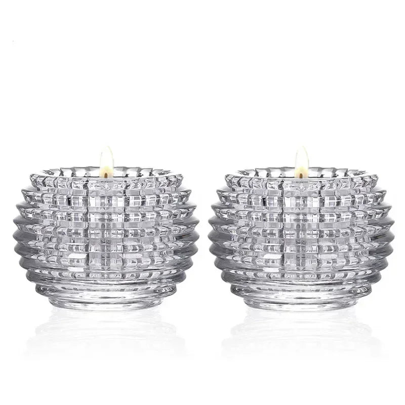 Bougeoir rond en verre doré sur table chic