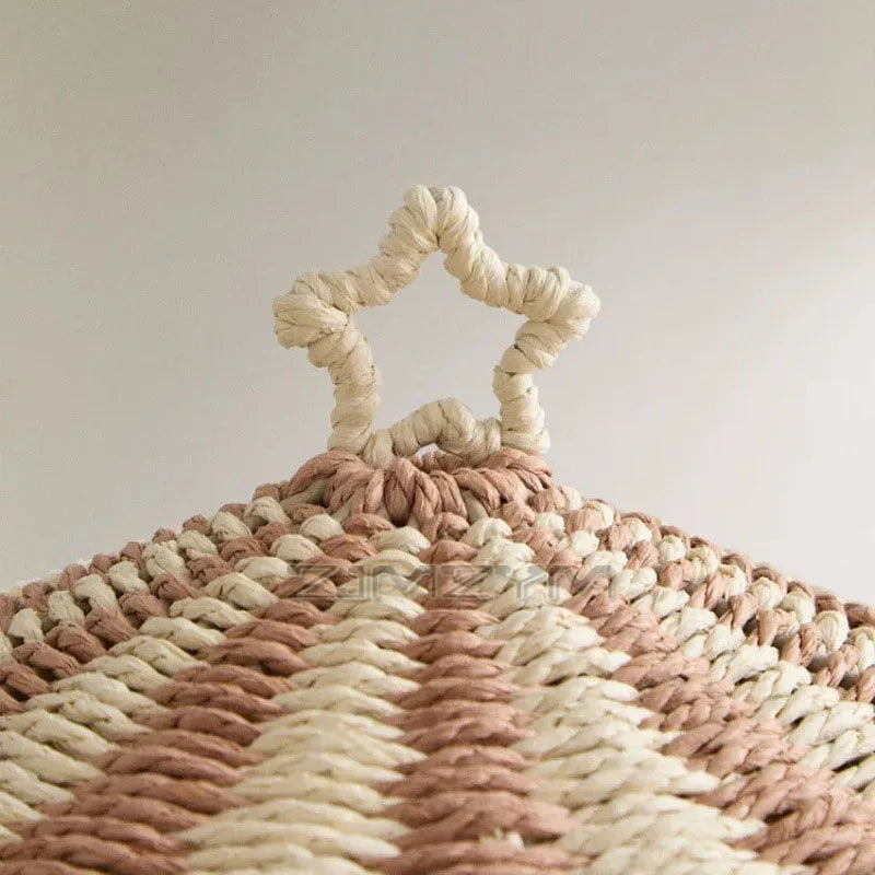 panier rangement osier traditionnel réutilisable respectueux environnement couleur beige marron clair rayures horizontales bordure