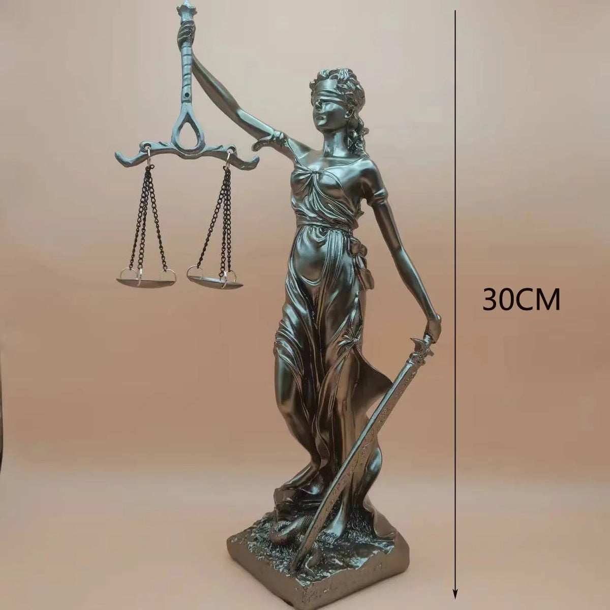 statue ornementale justice égale balance épée détail classique blanc orDecoration intérieure antique modernisée