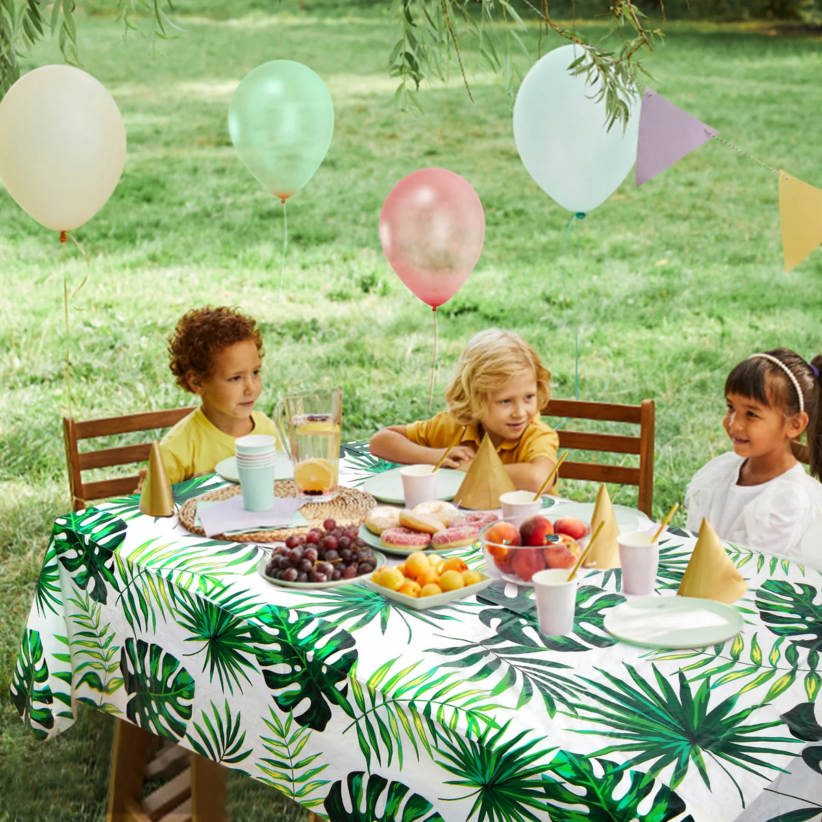 nappe jetable anniversaire motif tropical feuilles palmier fleurs verte moderne festivités été