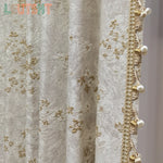 rideau opaque blanc fleurs dorées élégant salon chambre maison moderne ruban pompons luxe