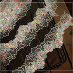 ruban dentelle fleurs blanches blanc vert rose violet broderie fine élégant coton polyester six