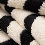 housse canapé molleton jacquard rayures horizontales noir blanc moderne salon intérieur