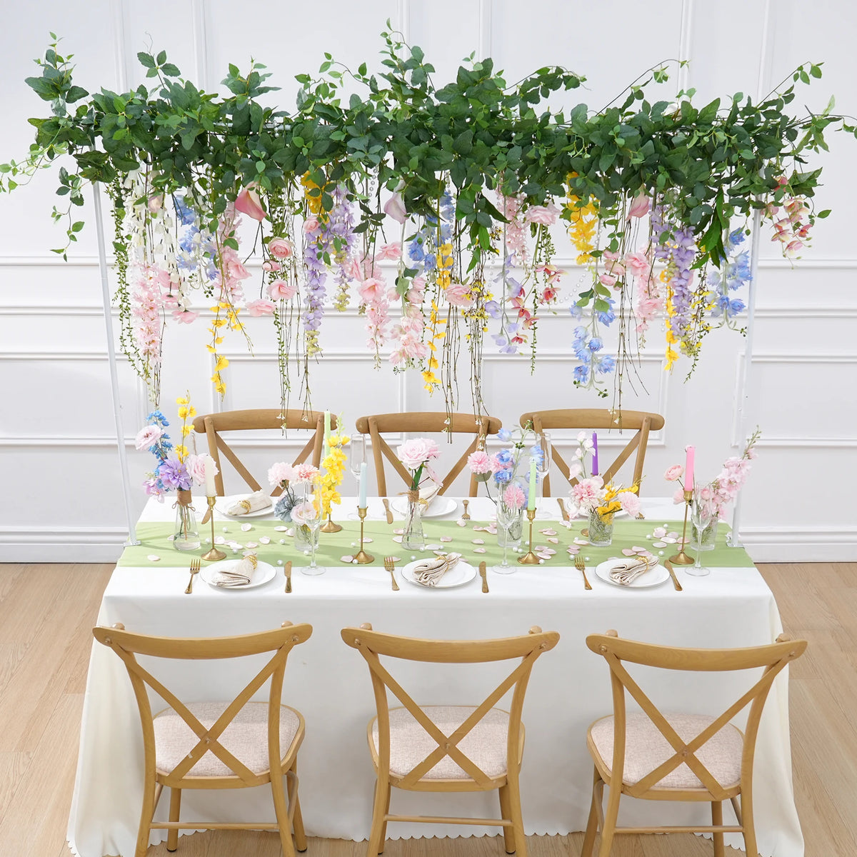 arche florale mariage décoration champêtre fleurs artificielles multicolores feuillage tissus vertes blancs
