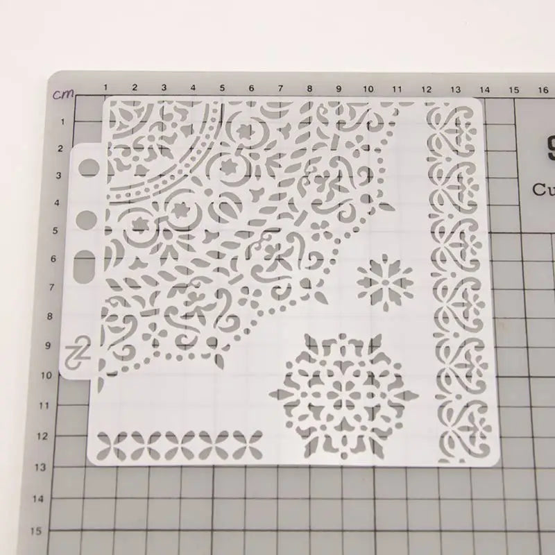 gabarits peinture floral blancs traditionnels délicats bois opaques carton bricolage scrapbooking