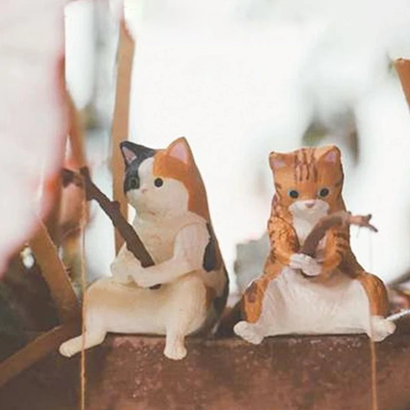 figurines chats décoration suspendue peluche tringle maison blanc noir orange